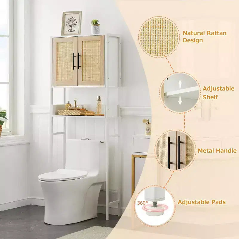 Armario de almacenamiento sobre el inodoro con estante ajustable y puertas de ratán, organizador de baño para ahorrar espacio encima del inodoro con manija de metal, blanco