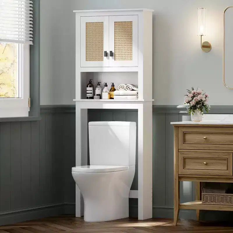 Armario de almacenamiento para colocar sobre el inodoro con soporte para papel higiénico, organizador de baño de doble puerta con estantes ajustables, estante de baño independiente, blanco
