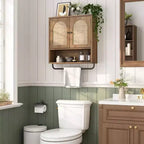 Gabinete de pared de baño de ratán, estilo bohemio con 2 puertas arqueadas, almacenamiento de granja sobre el inodoro con estantes ajustables y toallero